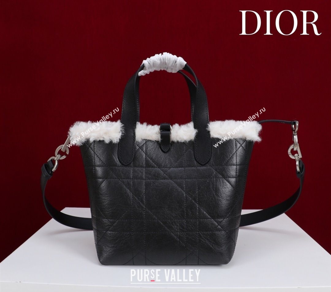 Dior DiorAlps Small Toujours Vertical Tote Bag in Macrocannage Crinkled Calfskin and Merino Wool Black/White 2025 (XXG-251122043
