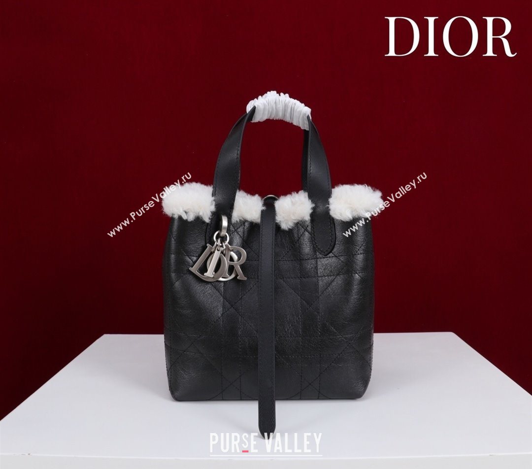 Dior DiorAlps Small Toujours Vertical Tote Bag in Macrocannage Crinkled Calfskin and Merino Wool Black/White 2025 (XXG-251122043