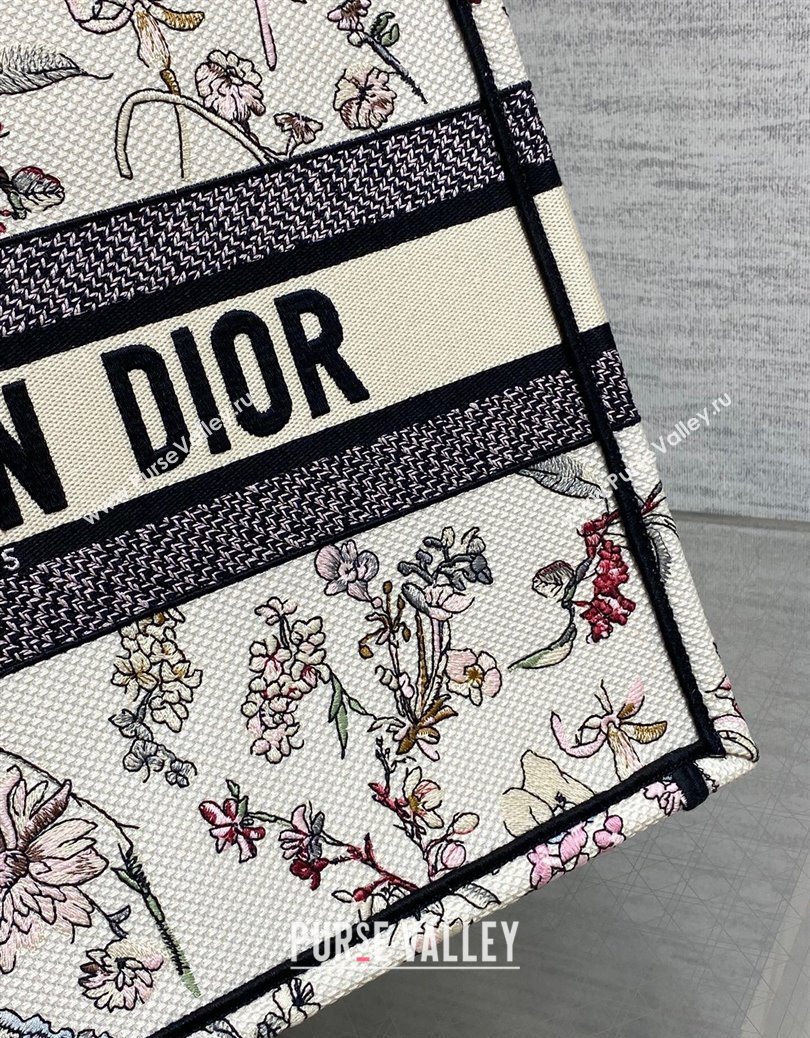 Dior Medium Dior Book Tote Bag in White Flower Embroidery 2025 1122 (XXG-251122053)