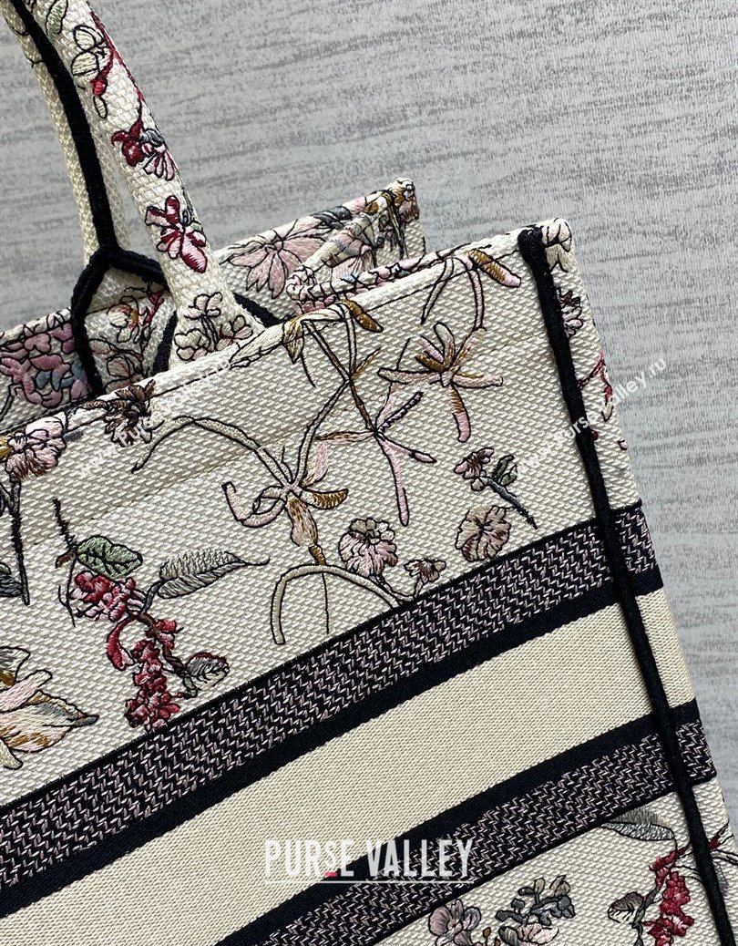 Dior Medium Dior Book Tote Bag in White Flower Embroidery 2025 1122 (XXG-251122053)