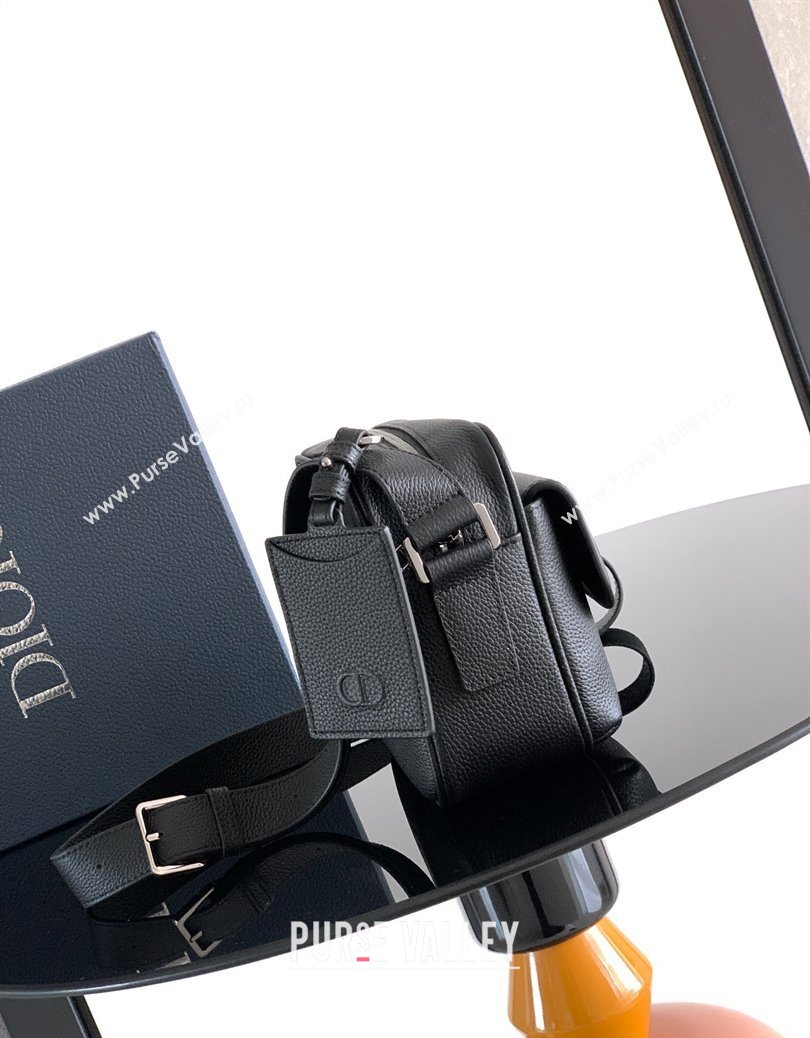 Dior Mens CD Icon Zipped Messenger Bag in Black Grained Calfskin 2025 1122 (XXG-251122038)