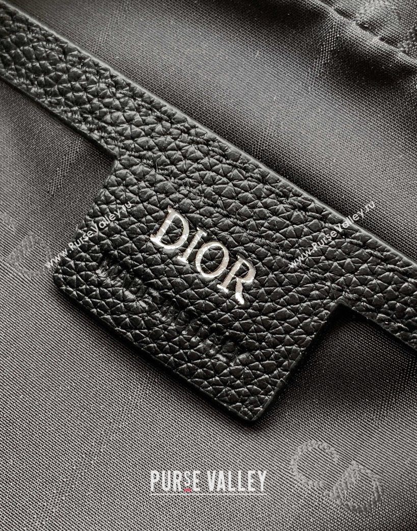 Dior Mens CD Icon Zipped Messenger Bag in Black Grained Calfskin 2025 1122 (XXG-251122038)
