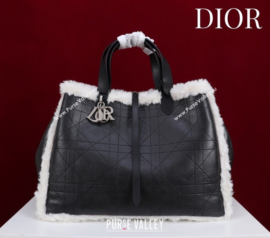 Dior DiorAlps Large Toujours Tote Bag in Black Macrocannage Crinkled Calfskin and White Merino Wool 2025 (XXG-251122039)