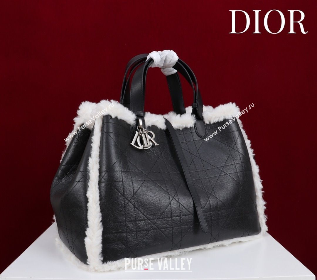 Dior DiorAlps Large Toujours Tote Bag in Black Macrocannage Crinkled Calfskin and White Merino Wool 2025 (XXG-251122039)