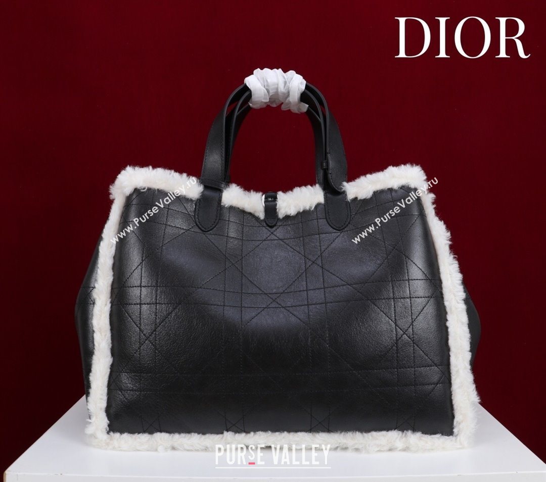 Dior DiorAlps Large Toujours Tote Bag in Black Macrocannage Crinkled Calfskin and White Merino Wool 2025 (XXG-251122039)