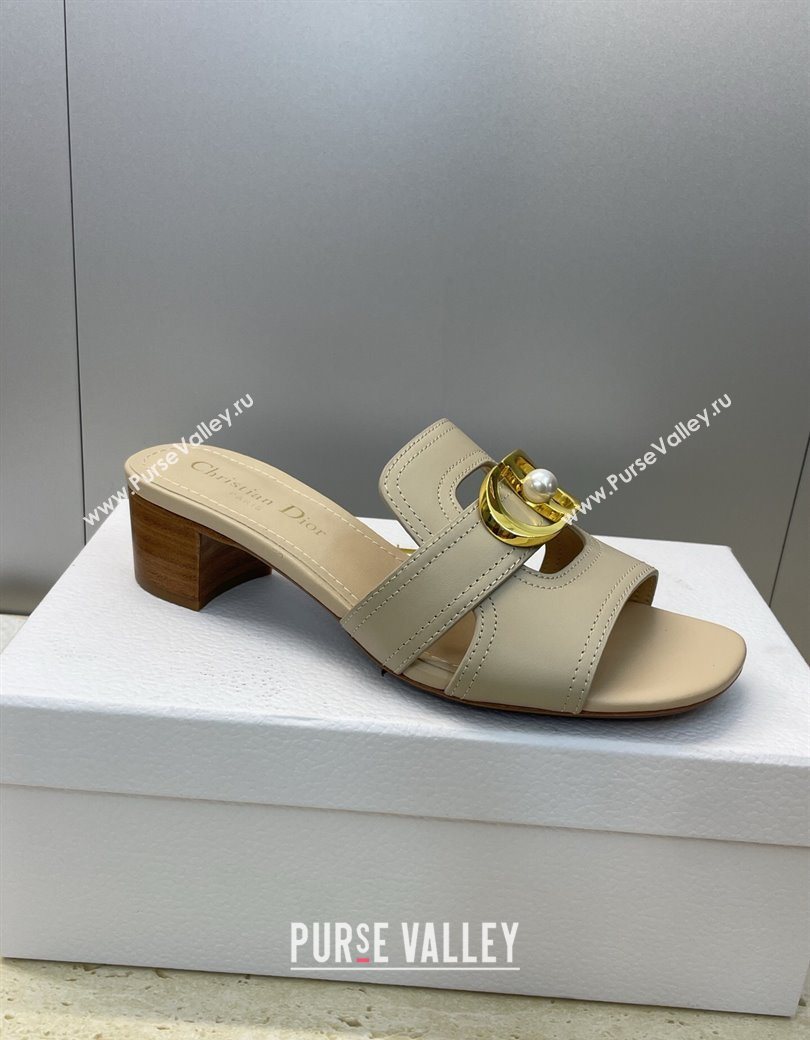 Dior 30 Montaigne Heeled Slides Sandal 4.5cm in Calfskin Leather with Pearl Beige 2025 (JC-251217003)