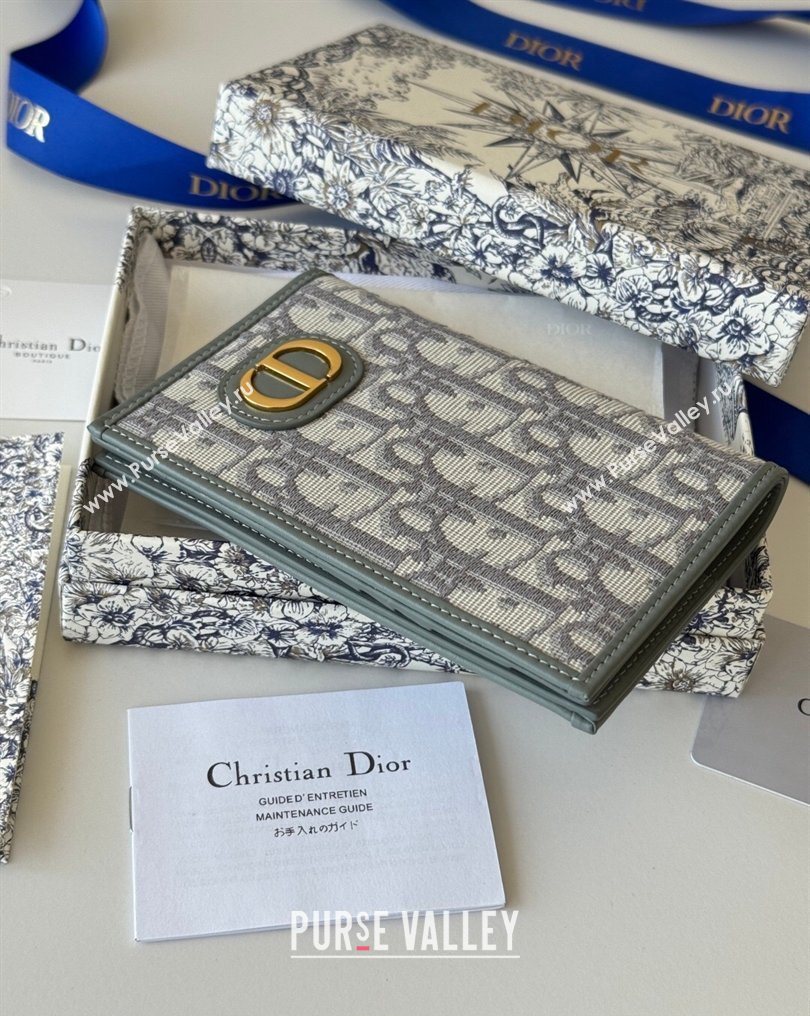 Dior 30 Montaigne Passport Holder in Oblique Jacquard Grey 2026 DR012607 (XXG-260126088)
