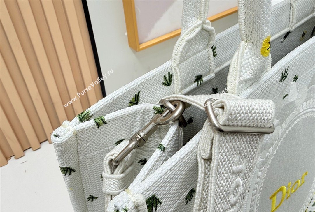 Dior Large Book Tote Bag in Buttercup Embroidery and White Dior Medaillon 2026 8833 (BF-260127052)