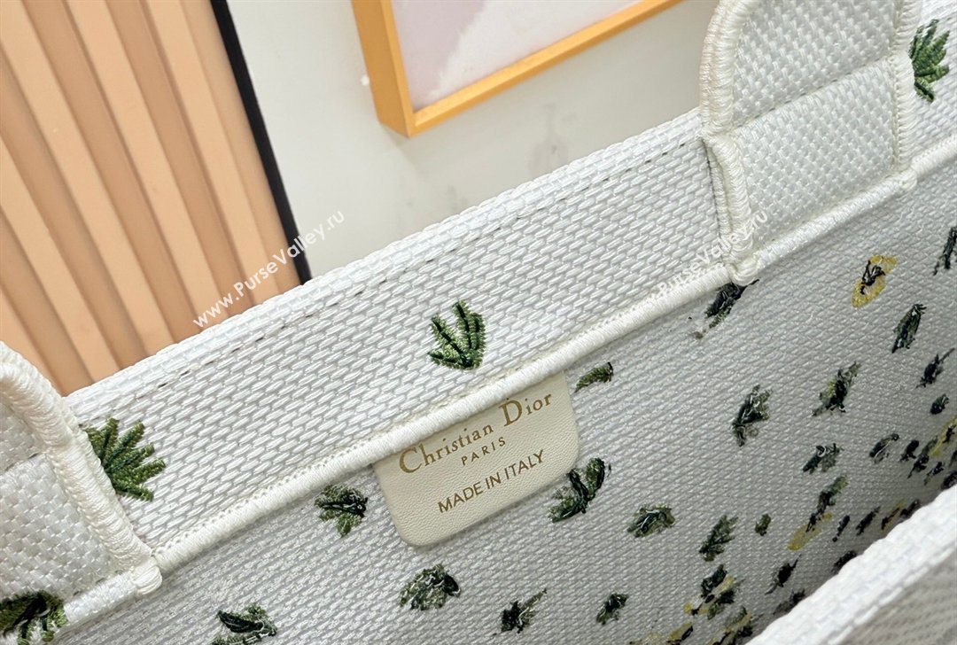 Dior Large Book Tote Bag in Buttercup Embroidery and White Dior Medaillon 2026 8833 (BF-260127052)