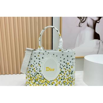 Dior Medium Book Tote Bag in Buttercup Embroidery and White Dior Medaillon 2026 8833 (BF-260127053)