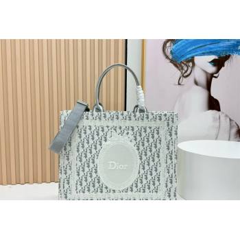 Dior Large Book Tote Bag in Grey Oblique Embroidery with White Lace and Dior M茅daillon 2026 8835 (BF-260127058)