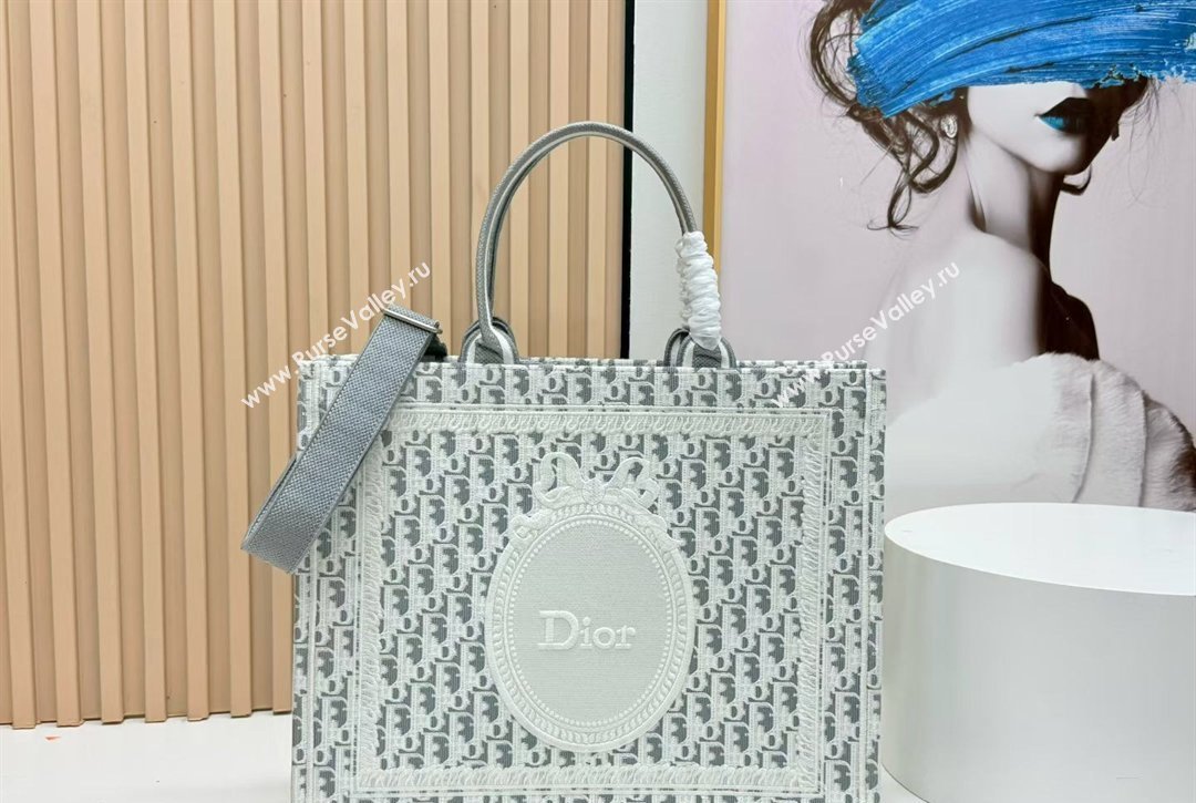 Dior Large Book Tote Bag in Grey Oblique Embroidery with White Lace and Dior M茅daillon 2026 8835 (BF-260127058)