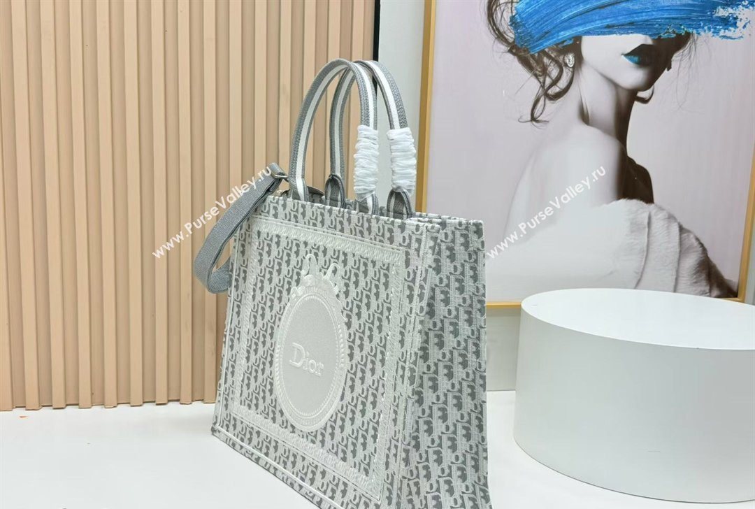 Dior Large Book Tote Bag in Grey Oblique Embroidery with White Lace and Dior M茅daillon 2026 8835 (BF-260127058)