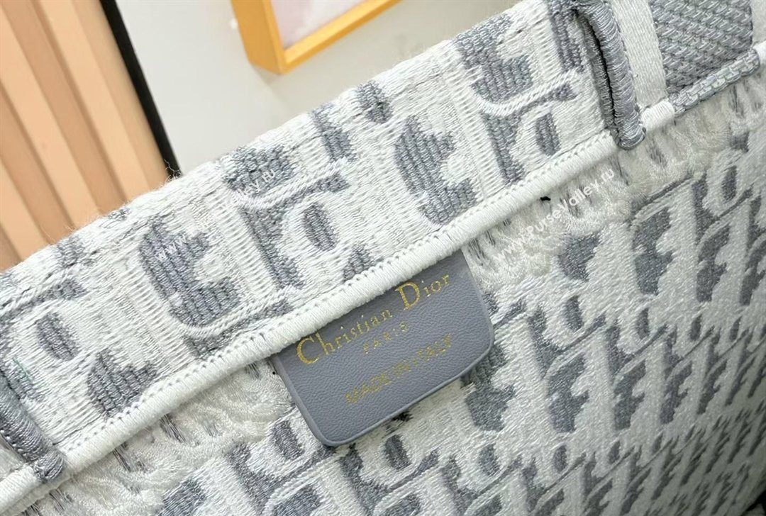 Dior Large Book Tote Bag in Grey Oblique Embroidery with White Lace and Dior M茅daillon 2026 8835 (BF-260127058)