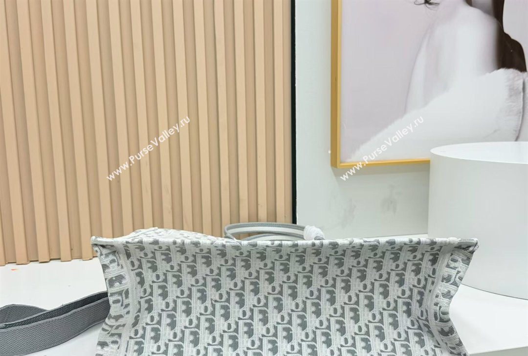 Dior Large Book Tote Bag in Grey Oblique Embroidery with White Lace and Dior M茅daillon 2026 8835 (BF-260127058)