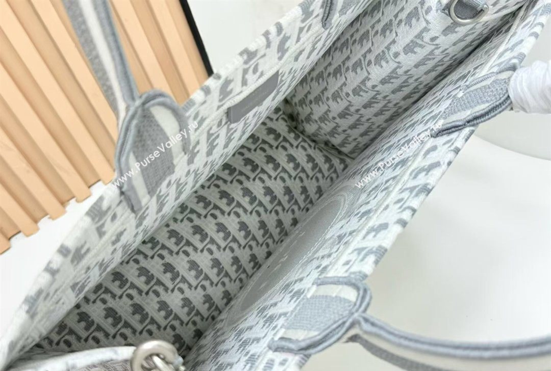 Dior Large Book Tote Bag in Grey Oblique Embroidery with White Lace and Dior M茅daillon 2026 8835 (BF-260127058)