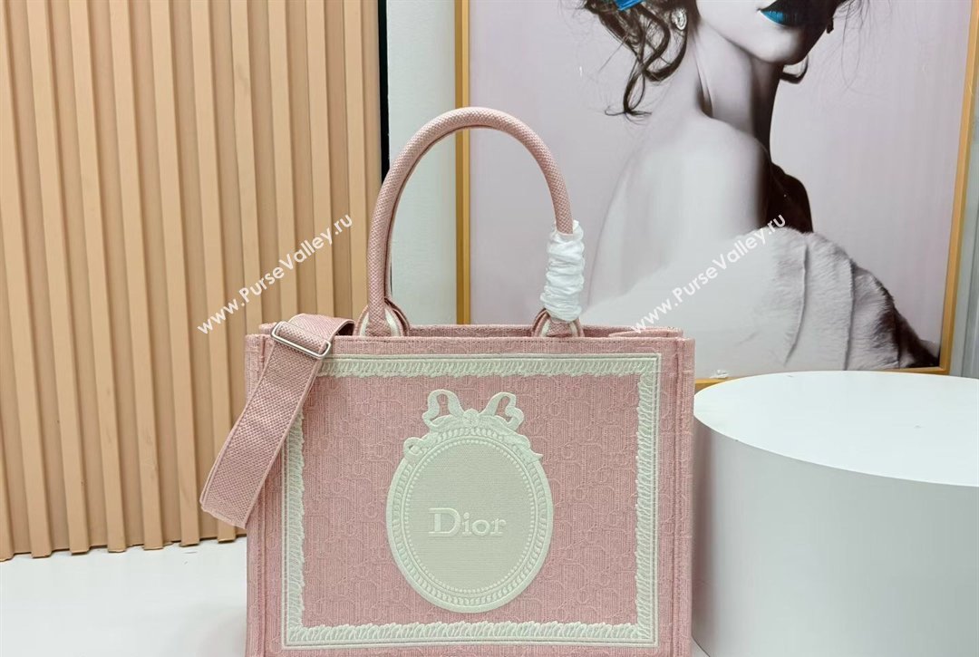 Dior Medium Book Tote Bag in Pink Oblique Embroidery with White Lace and Dior Medaillon 2026 8835 (BF-260127068)