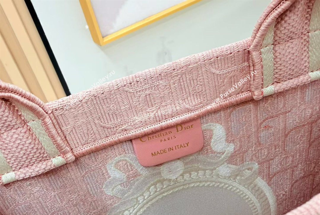 Dior Medium Book Tote Bag in Pink Oblique Embroidery with White Lace and Dior Medaillon 2026 8835 (BF-260127068)