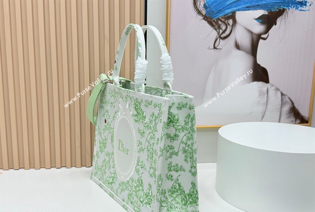 Dior Large Book Tote Bag in Green Multicolor Toile de Jouy Clover Embroidery and White Dior Medaillon 2026 8834 (BF-260127023)
