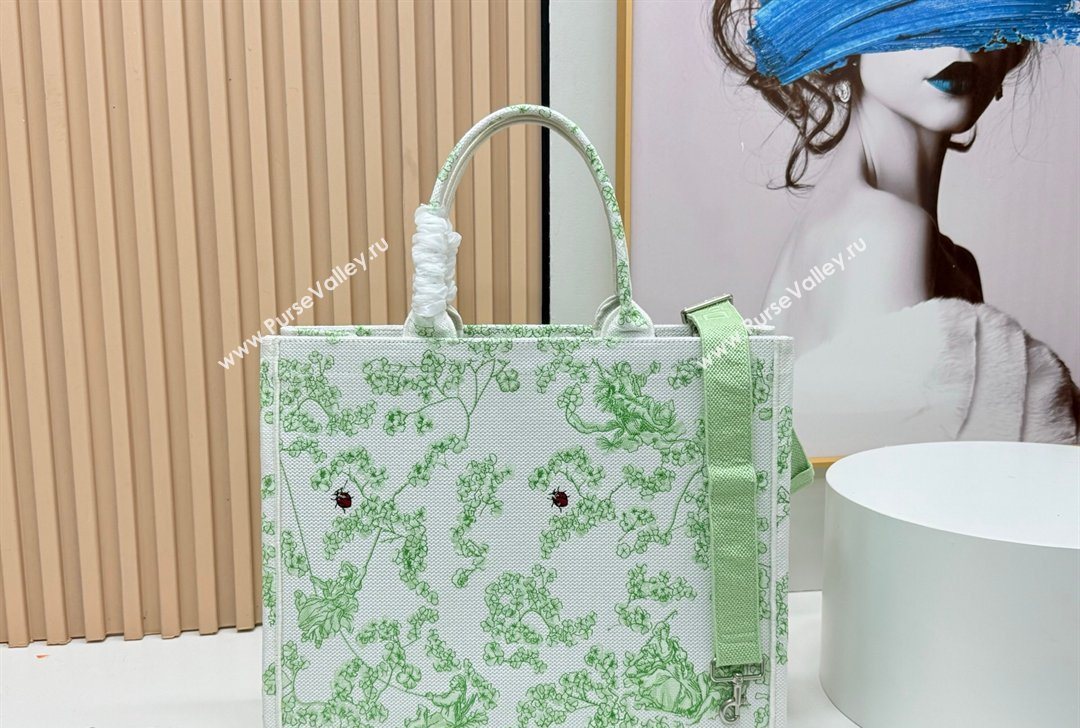 Dior Large Book Tote Bag in Green Multicolor Toile de Jouy Clover Embroidery and White Dior Medaillon 2026 8834 (BF-260127023)