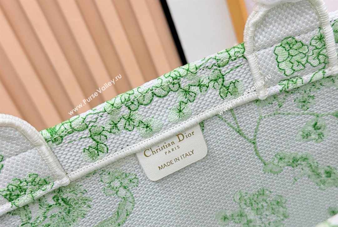 Dior Large Book Tote Bag in Green Multicolor Toile de Jouy Clover Embroidery and White Dior Medaillon 2026 8834 (BF-260127023)
