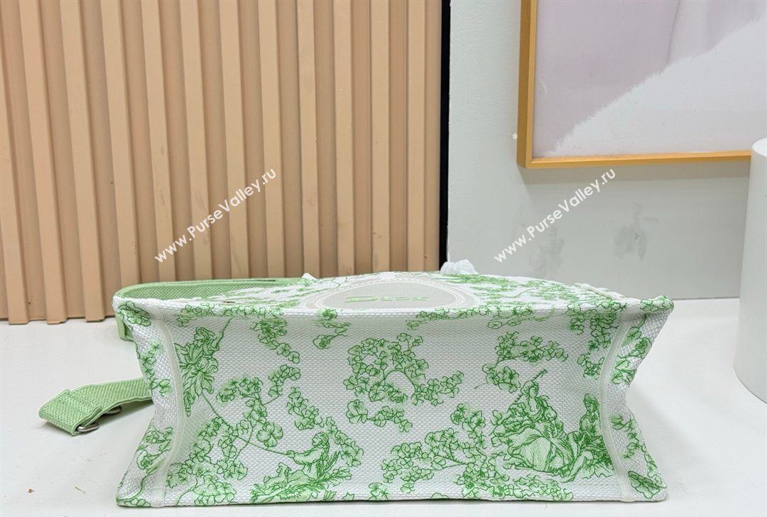 Dior Medium Book Tote Bag in Green Multicolor Toile de Jouy Clover Embroidery and White Dior Medaillon 2026 8834 (BF-260127024)