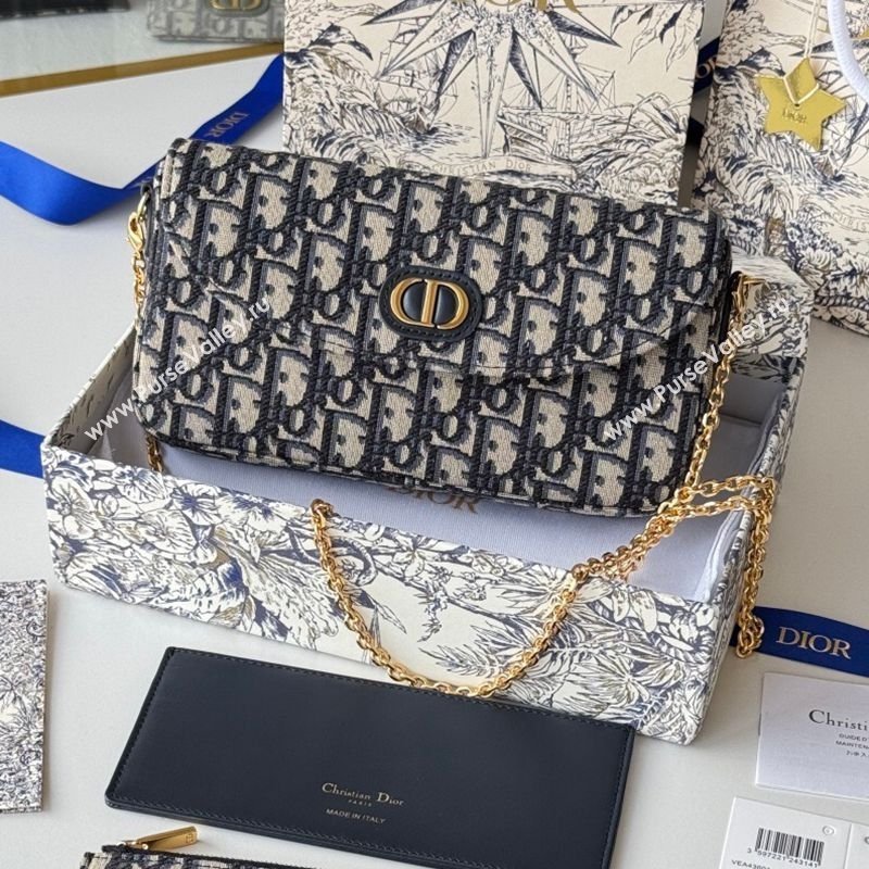 Dior 30 Montaigne Pouch with Chain Mini Bag in Oblique Jacquard Blue 2026 S4306 (XXG-260127020)