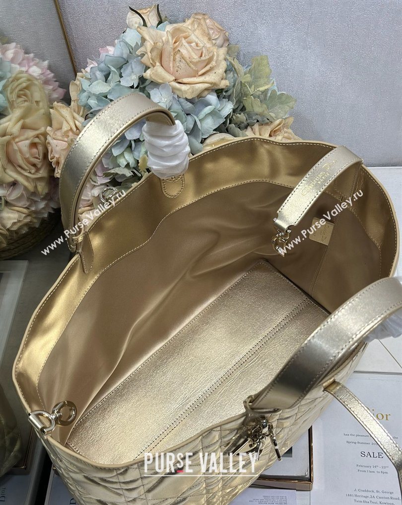 Dior Large Toujours Tote bag in Macrocannage Calfskin Leather Gold-Tone 2026 (XXG-260126097)