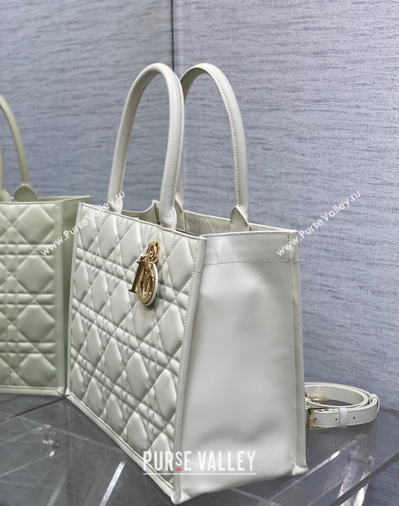 Dior Medium Book Tote Bag in Macrocannage Calfskin White 2024 (XXG-240523015)