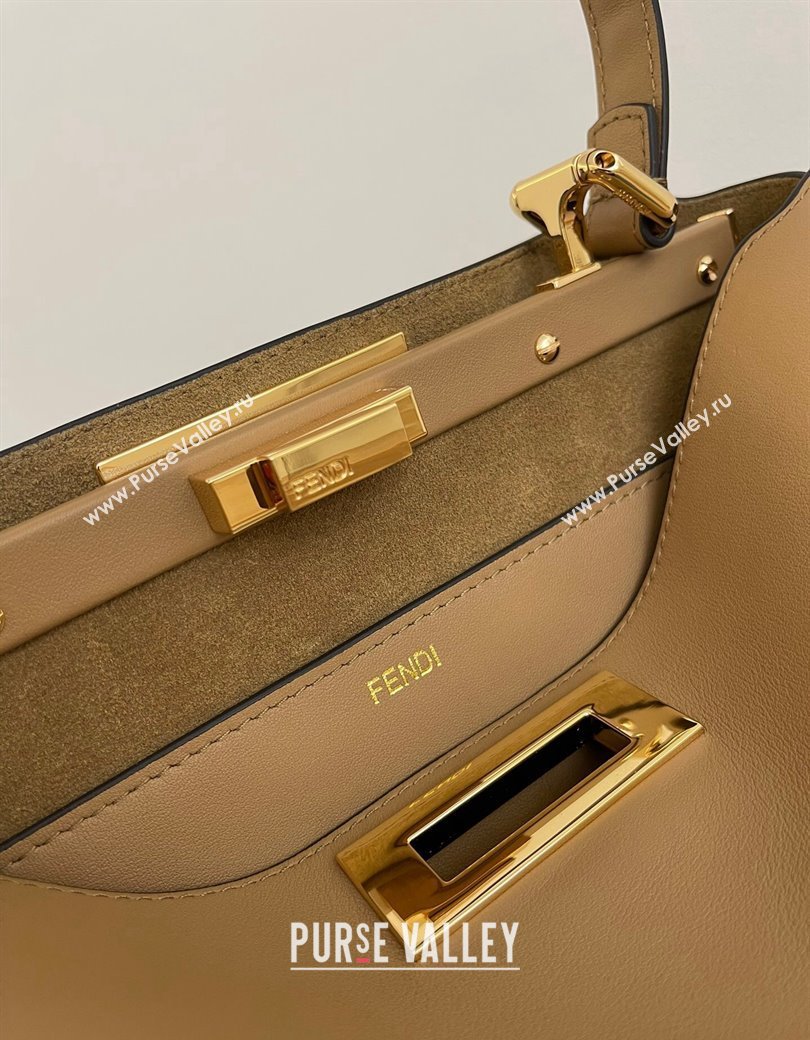 Fendi Peekaboo Soft Medium Bag in Cappuccino-coloured Leather Bag Beige 2024 70202 (AFEI-241212090)