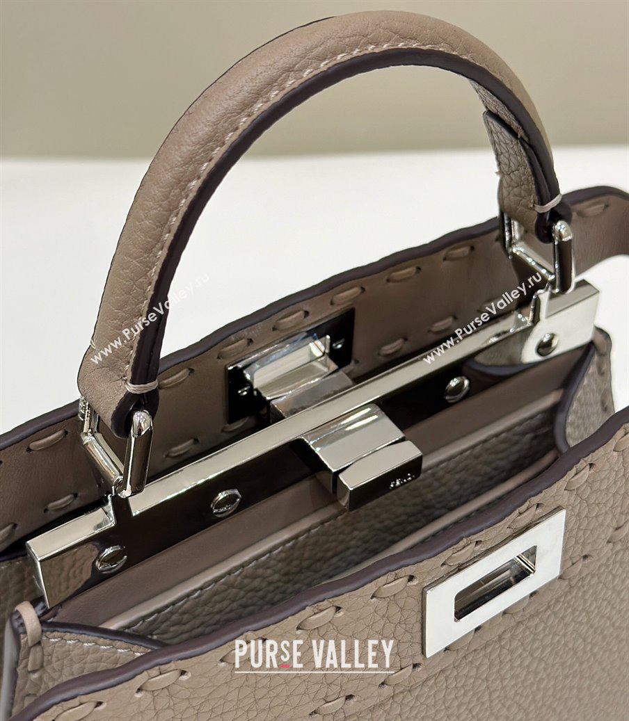 Fendi Peekaboo ISeeU Petite Bag in Grained Leather with Oversized topstitching Dove Grey 2025 80133 top (CL-250210005)
