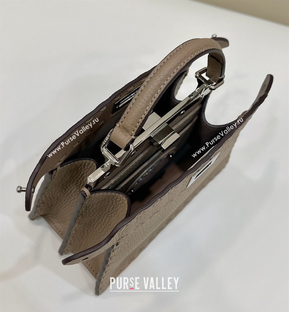 Fendi Peekaboo ISeeU Petite Bag in Grained Leather with Oversized topstitching Dove Grey 2025 80133 top (CL-250210005)