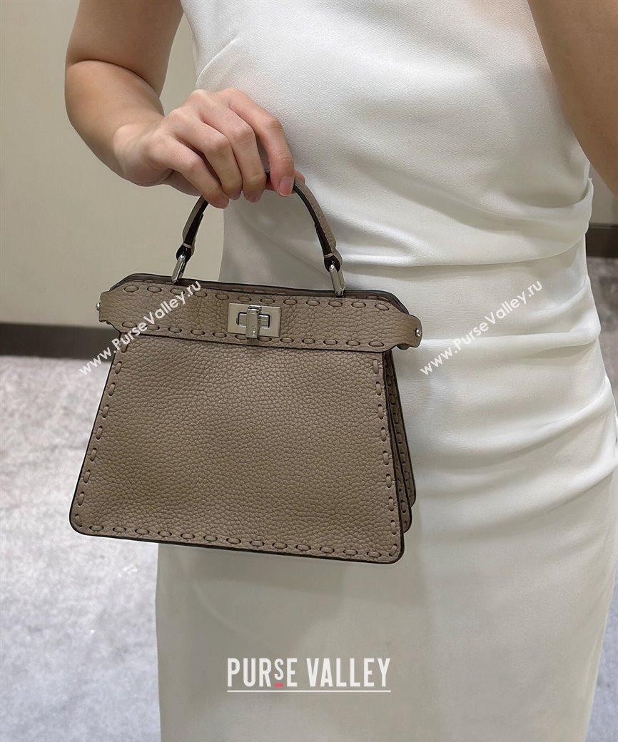 Fendi Peekaboo ISeeU Petite Bag in Grained Leather with Oversized topstitching Dove Grey 2025 80133 top (CL-250210005)