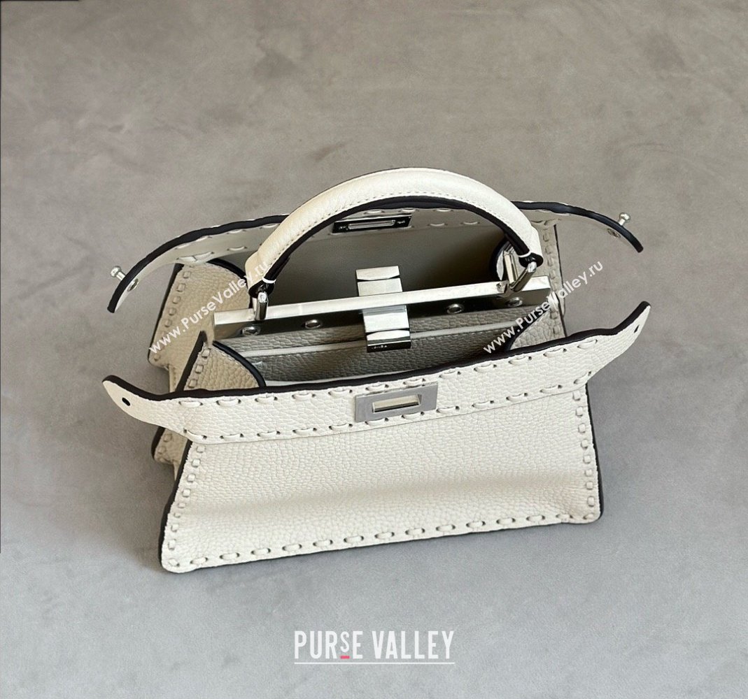 Fendi Peekaboo ISeeU Petite Bag in Grained Leather with Oversized topstitching White 2025 80133 top (CL-250210007)