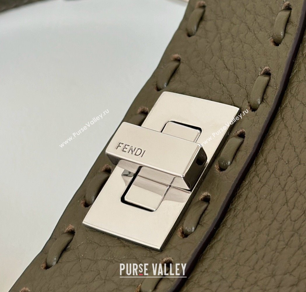 Fendi Peekaboo ISeeU Petite Bag in Grained Leather with Oversized topstitching Green 2025 80133 top (CL-250210008)