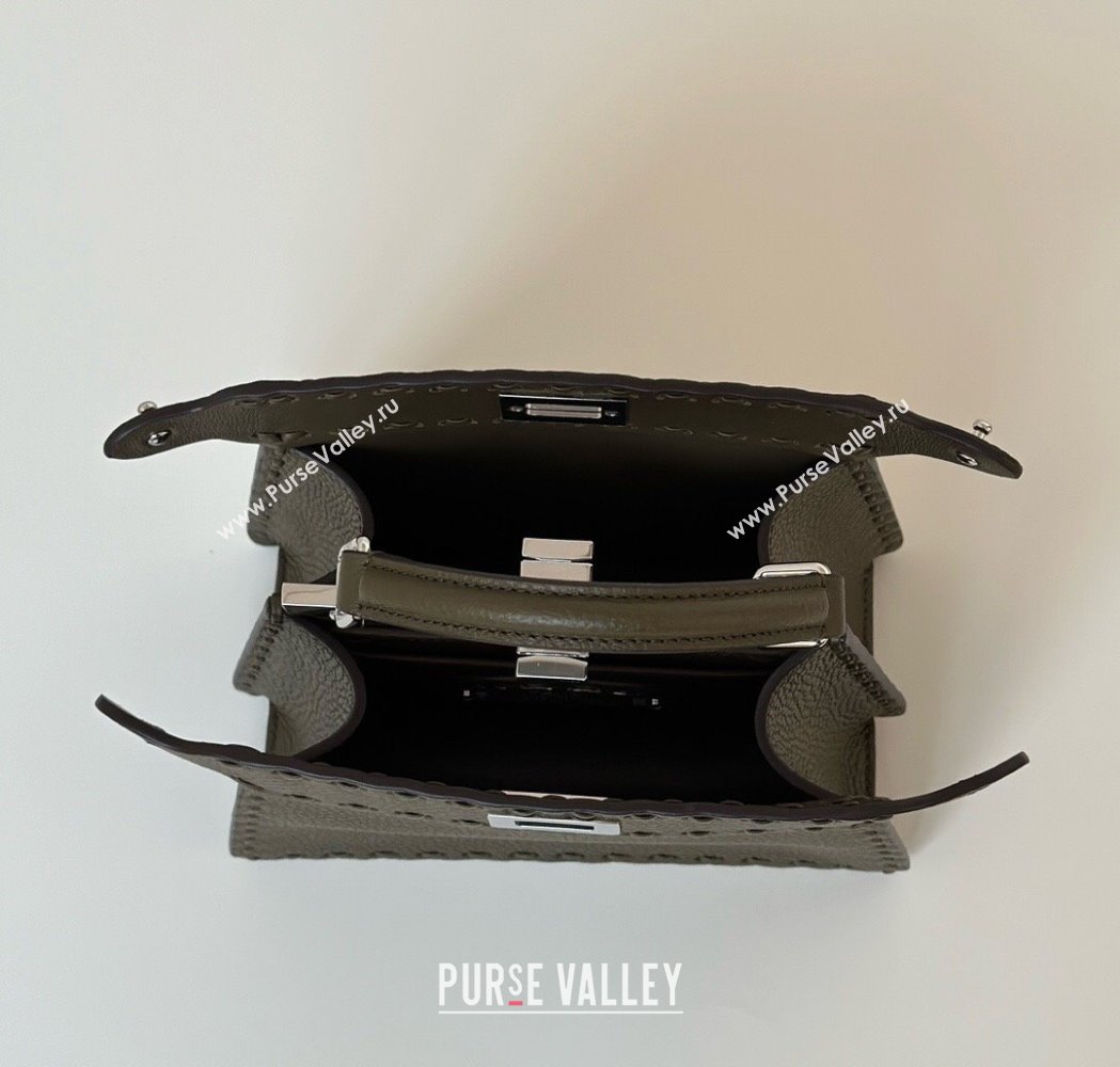 Fendi Peekaboo ISeeU Petite Bag in Grained Leather with Oversized topstitching Green 2025 80133 top (CL-250210008)