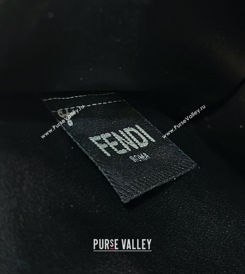 Fendi Peekaboo ISeeU Petite Bag in Grained Leather with Oversized topstitching Black 2025 80133 top (CL-250210010)
