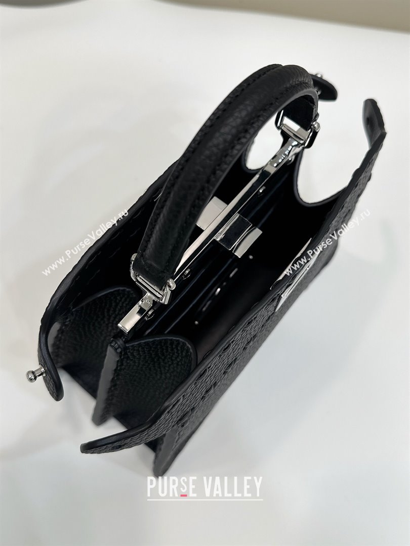 Fendi Peekaboo ISeeU Petite Bag in Grained Leather with Oversized topstitching Black 2025 80133 top (CL-250210010)