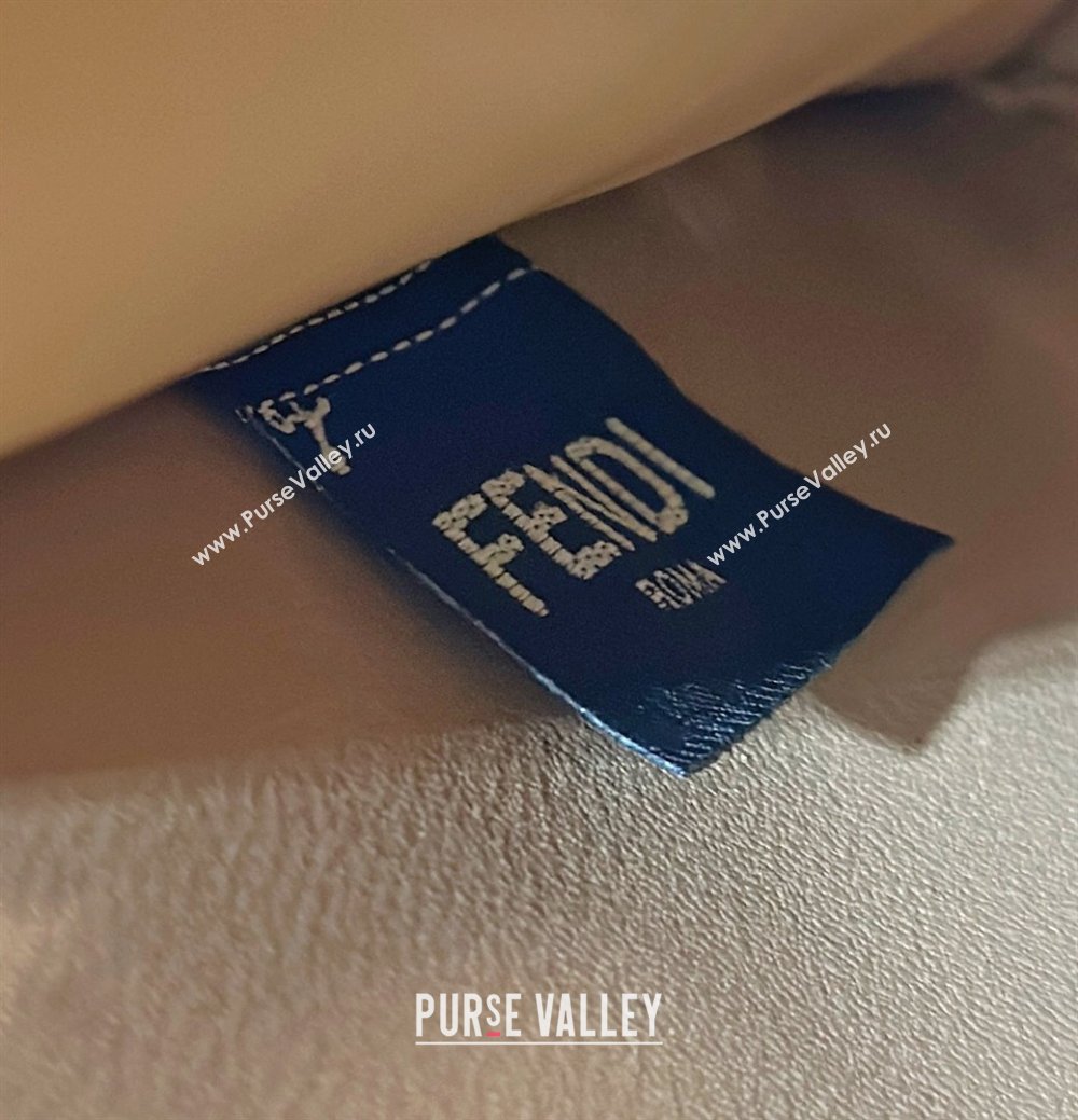 Fendi Peekaboo ISeeU Small Bag in Grained Leather with Oversized topstitching Apricot 2025 80133 top (CL-250210021)