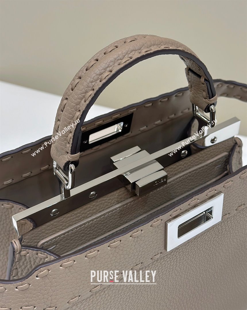 Fendi Peekaboo ISeeU Small Bag in Grained Leather with Oversized topstitching Dove Grey 2025 80133 top (CL-250210014)