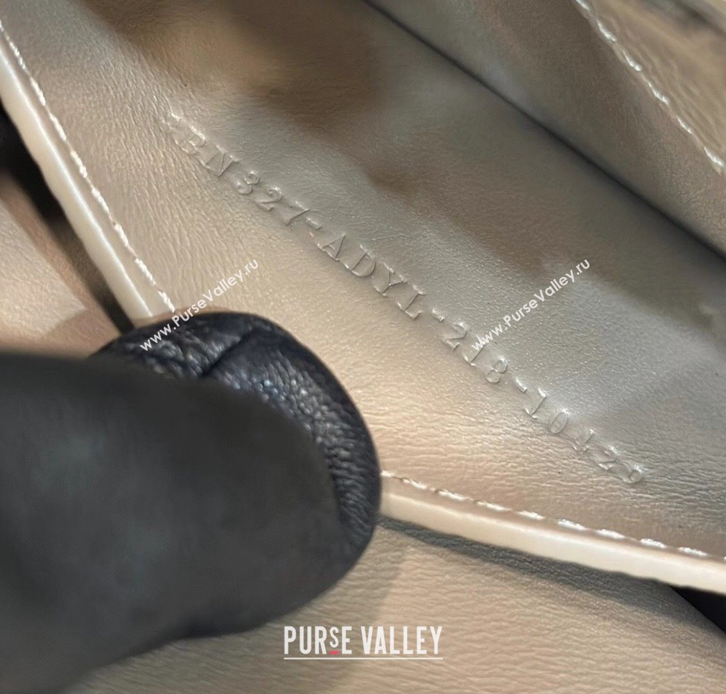Fendi Peekaboo ISeeU Small Bag in Grained Leather with Oversized topstitching Dove Grey 2025 80133 top (CL-250210014)