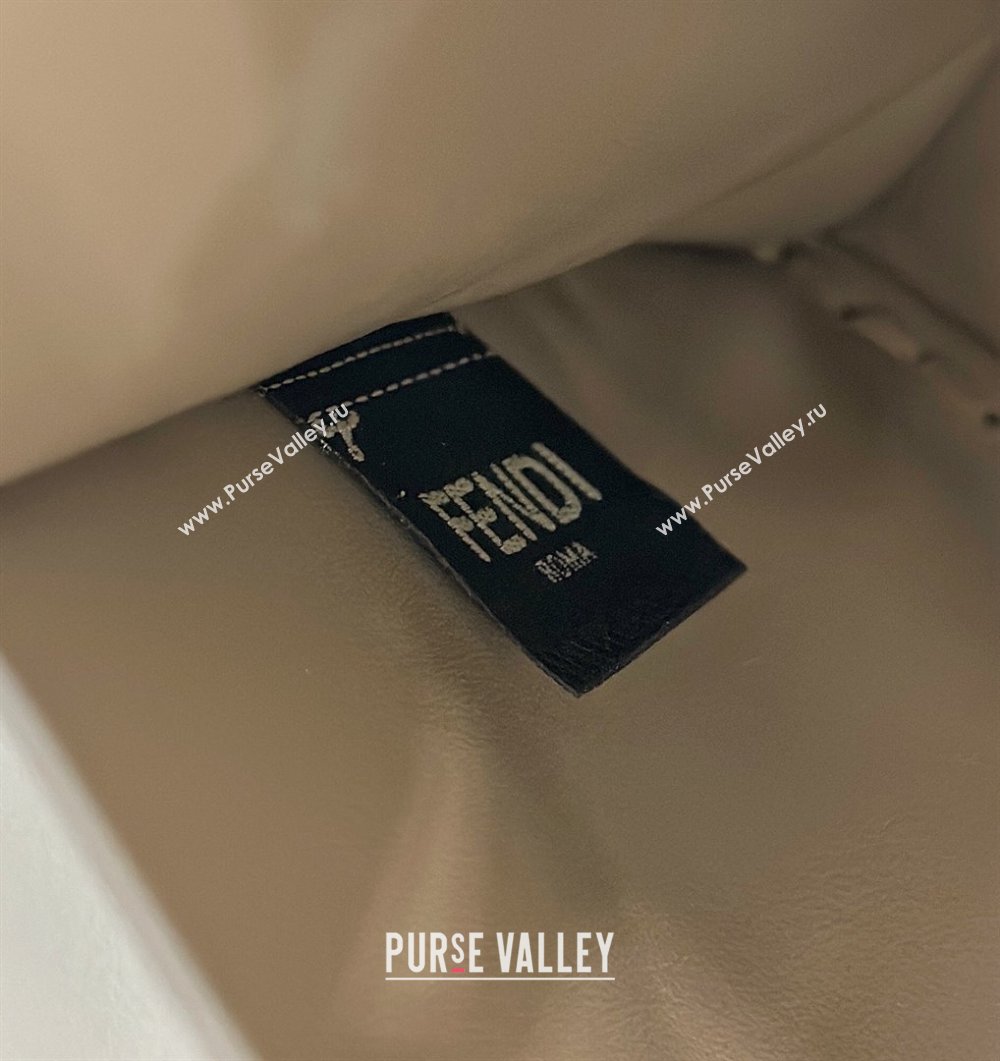 Fendi Peekaboo ISeeU Small Bag in Grained Leather with Oversized topstitching Dove Grey 2025 80133 top (CL-250210014)