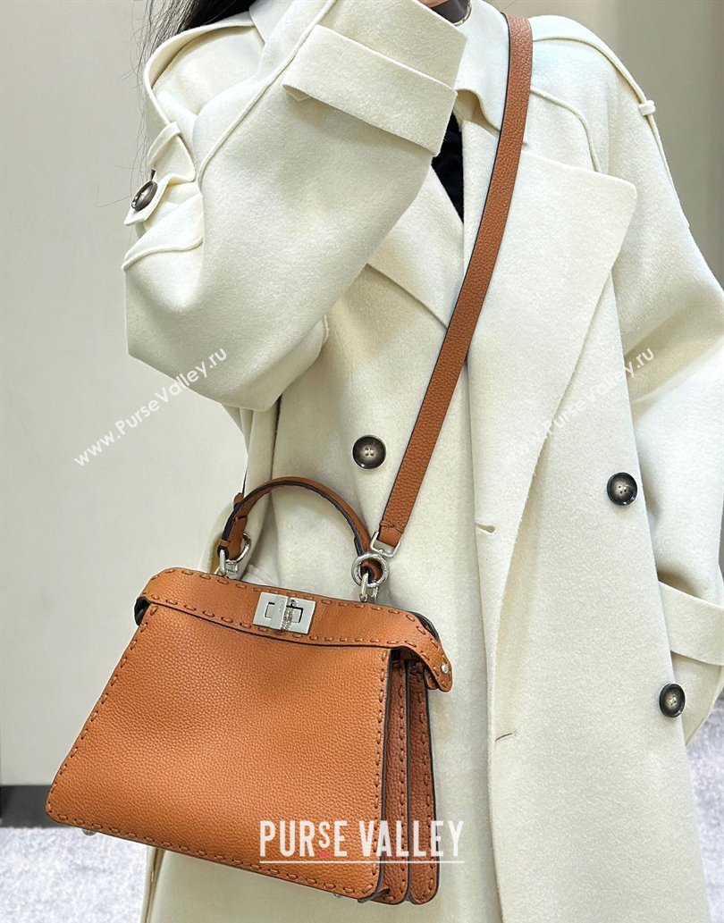 Fendi Peekaboo ISeeU Small Bag in Grained Leather with Oversized topstitching Caramel Brown 2025 80133 top (CL-250210018)