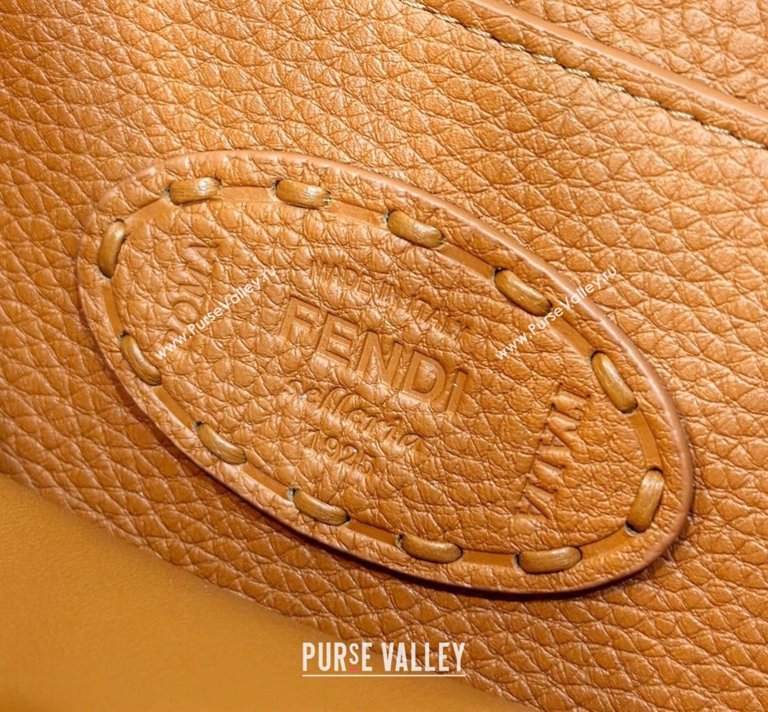 Fendi Peekaboo ISeeU Small Bag in Grained Leather with Oversized topstitching Caramel Brown 2025 80133 top (CL-250210018)