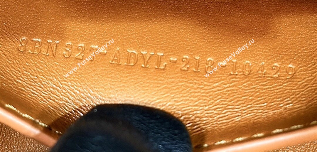 Fendi Peekaboo ISeeU Small Bag in Grained Leather with Oversized topstitching Caramel Brown 2025 80133 top (CL-250210018)