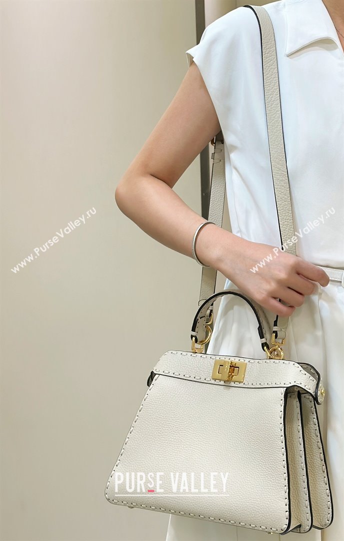 Fendi Peekaboo ISeeU Small Bag in Grained Leather with Oversized topstitching White 2025 80133 top (CL-250210019)