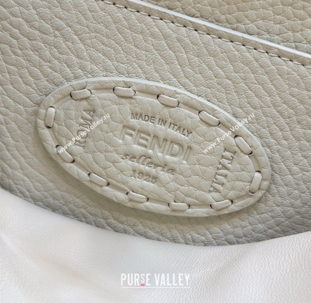 Fendi Peekaboo ISeeU Small Bag in Grained Leather with Oversized topstitching White 2025 80133 top (CL-250210019)