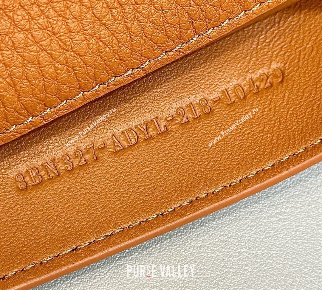 Fendi Peekaboo ISeeU Medium Bag in Grained Leather with Oversized topstitching Caramel Brown 2025 80133 top (CL-250210023)