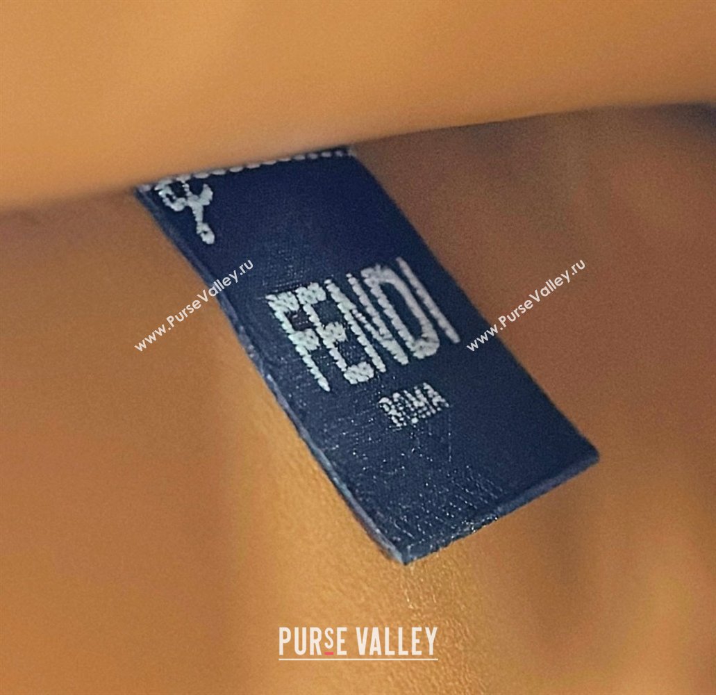 Fendi Peekaboo ISeeU Medium Bag in Grained Leather with Oversized topstitching Caramel Brown 2025 80133 top (CL-250210023)