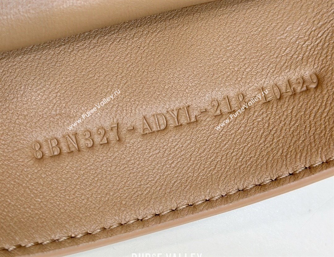 Fendi Peekaboo ISeeU Medium Bag in Grained Leather with Oversized topstitching Apricot 2025 80133 top (CL-250210024)